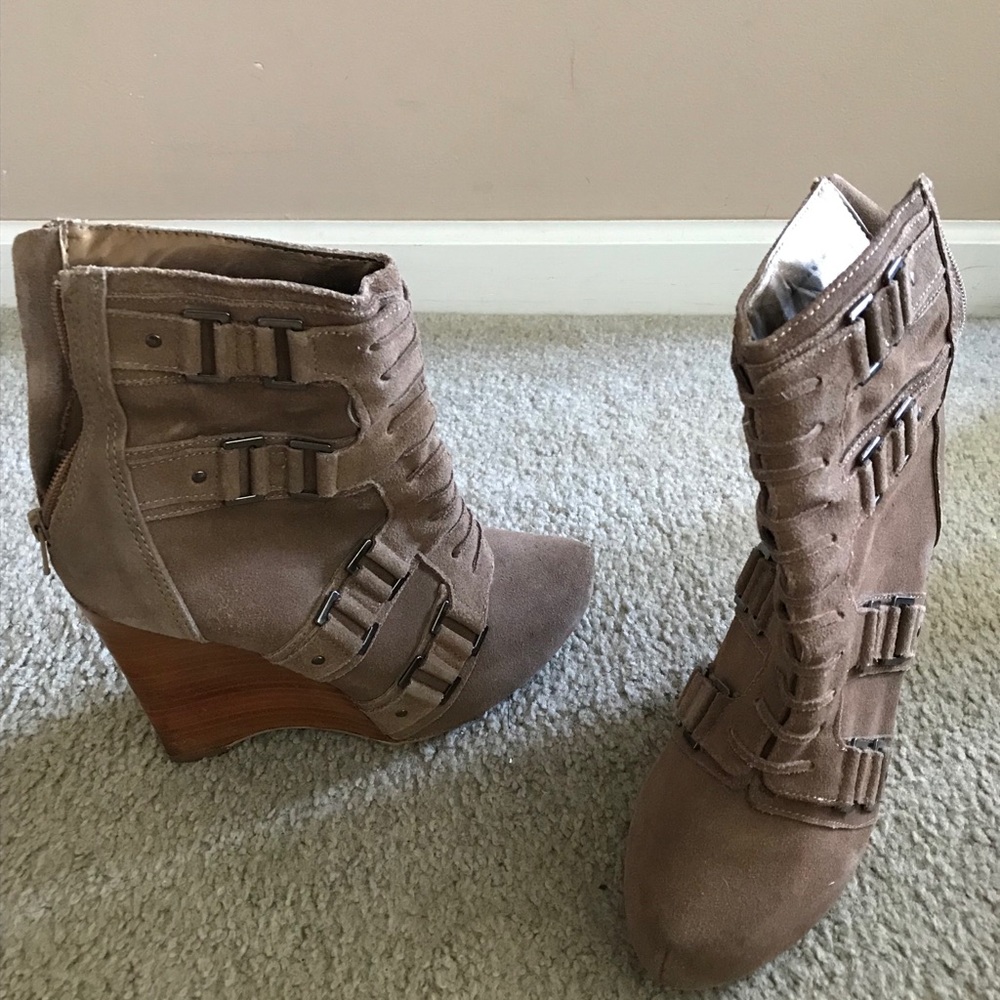 Women’s shoes